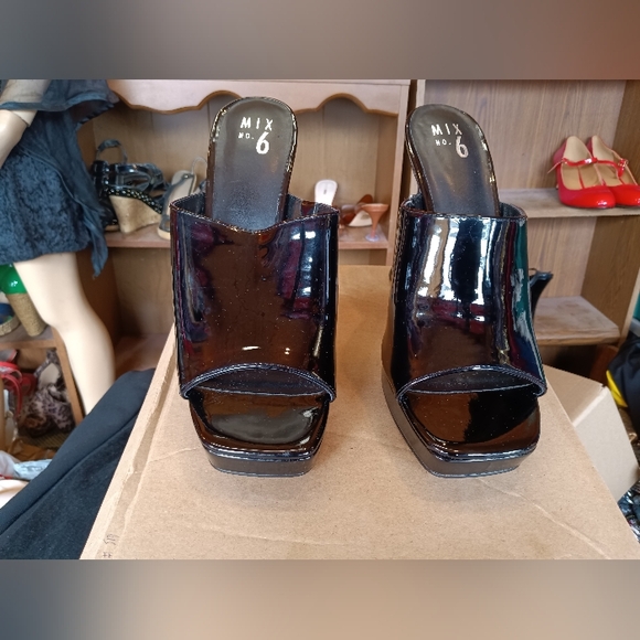 Black Patent platform heels - Picture 6 of 10